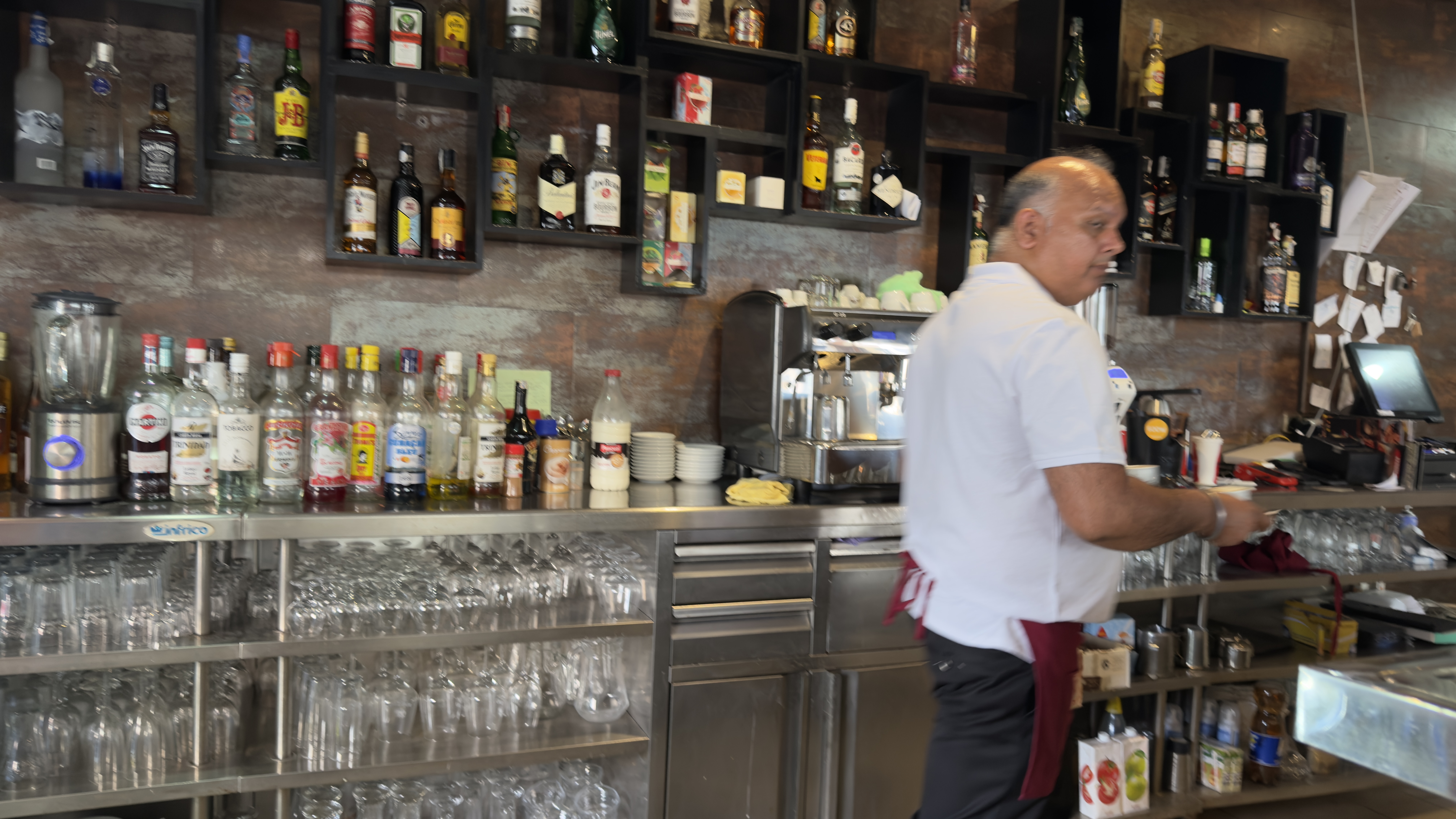 Bartender trabajando