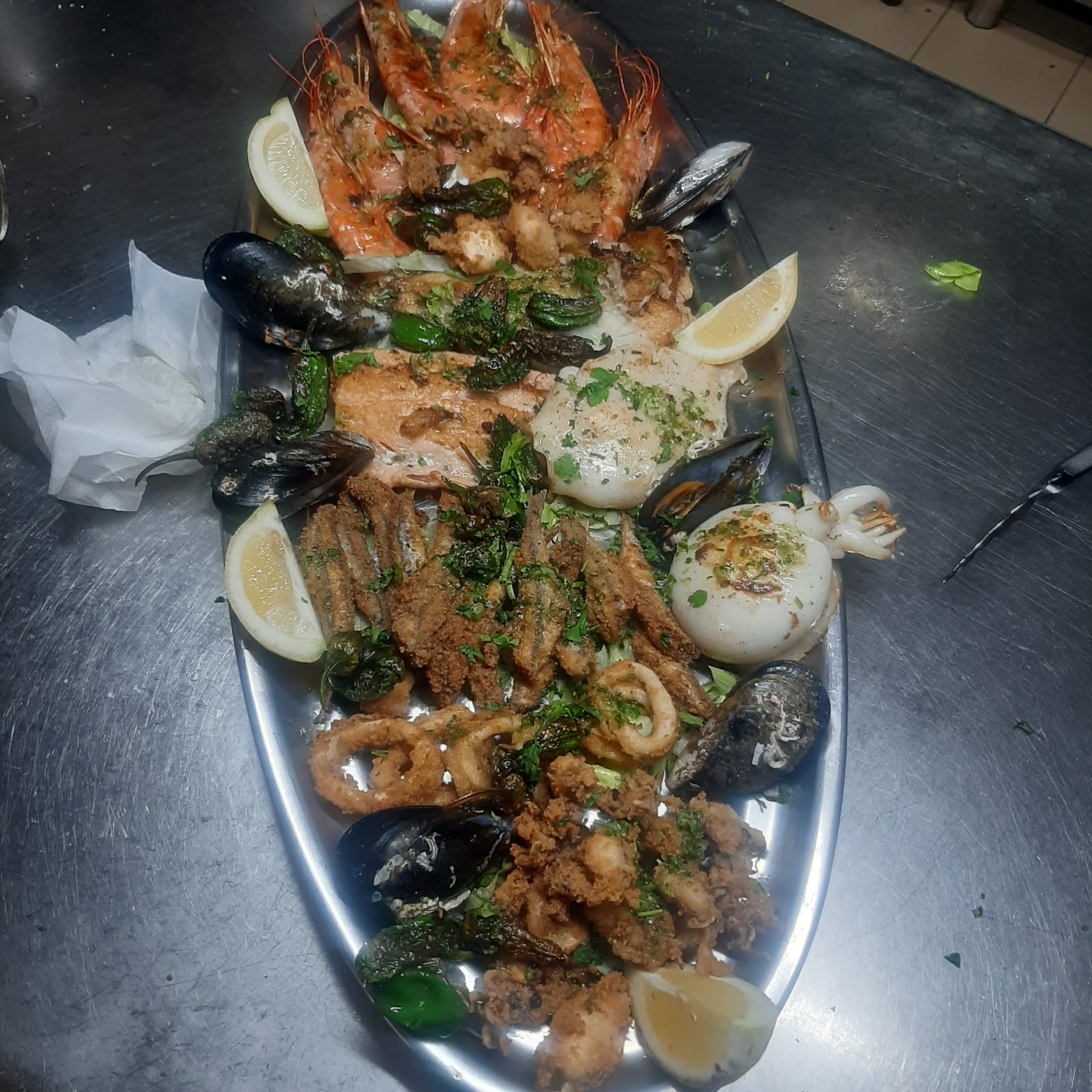 Bandeja de mariscos frescos